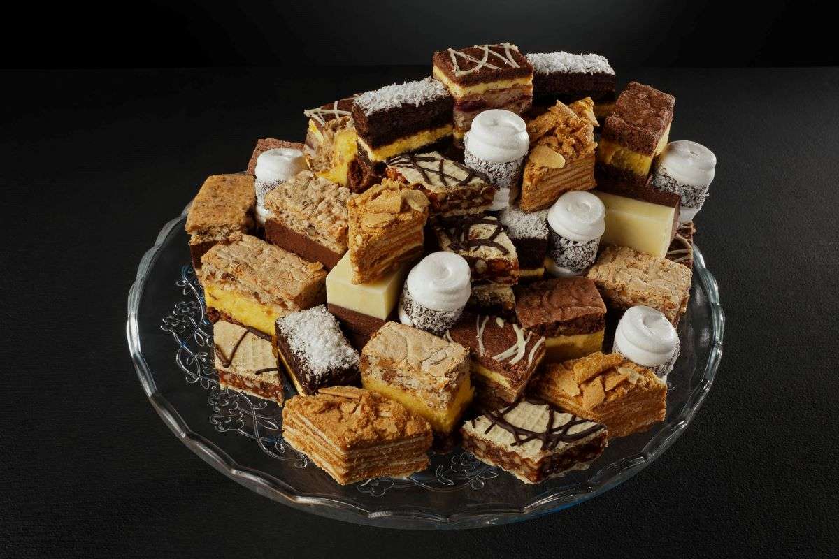 Prăjituri de casă asortate, platou 1 kg